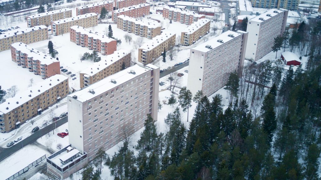 Baksiden av høyblokkene. Mars 2018. Foto: Kjetil Ree